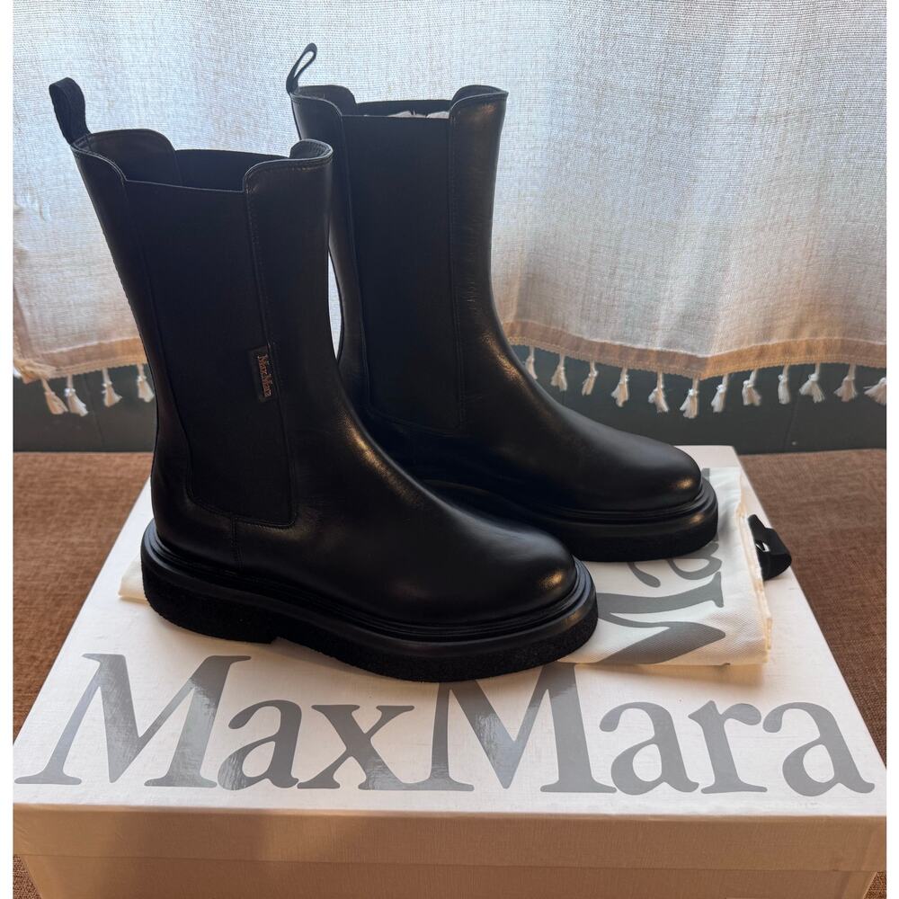 NWT Auth. Max Mara Black Leather English Boots Size 38 W/Box & Dust Bag